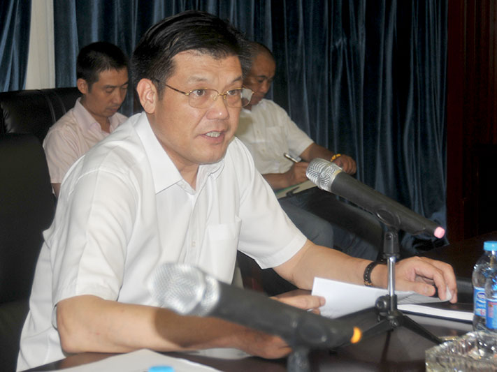 1公司董事長(zhǎng)、總經(jīng)理阮菊明在會(huì)上講話.jpg